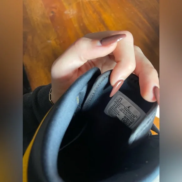 2021 Air Jordan 1 Mid PS “University Gold” - Picture 5 of 7